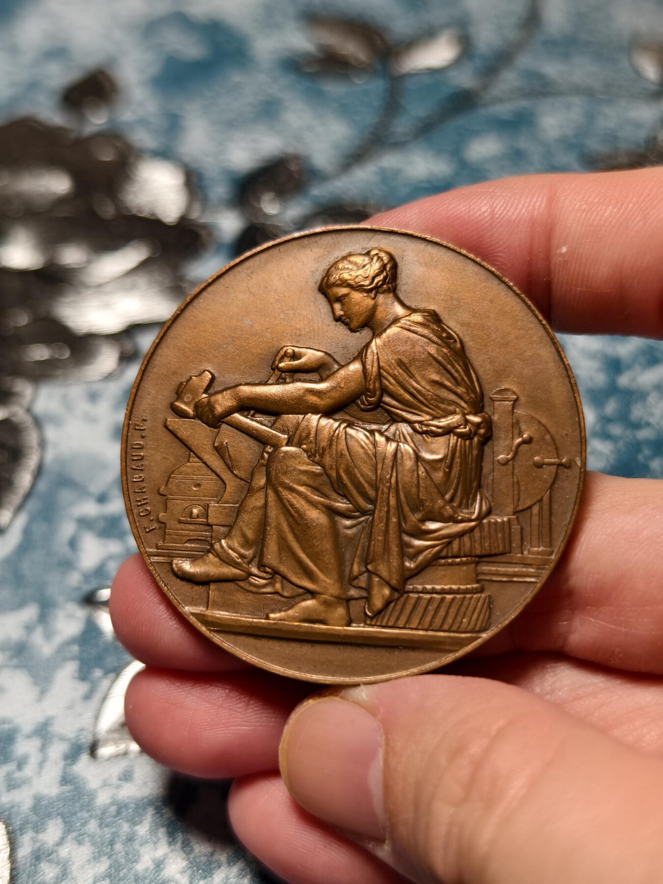 抚柳草堂-第十六期章牌钱币  奖章勋章限时免佣 满百包邮 放漏专场 19世纪末-20世纪初法国工业女神大铜章  直径50mm  重量60g Ms级品相