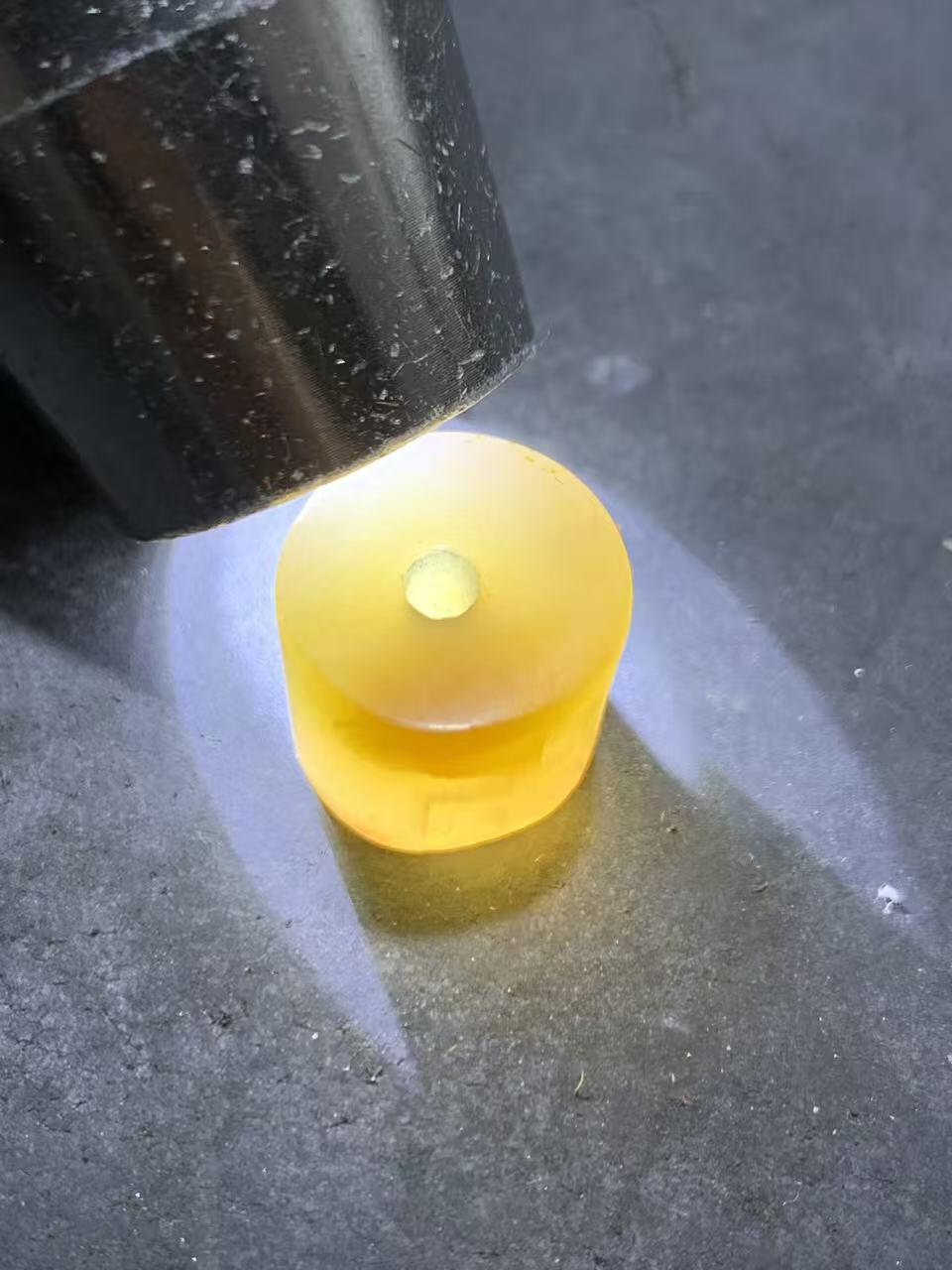 精美高玉化亚光冻料飘金沙鸡油黄战国红玛瑙手工俏色巧雕万字符墩子一个