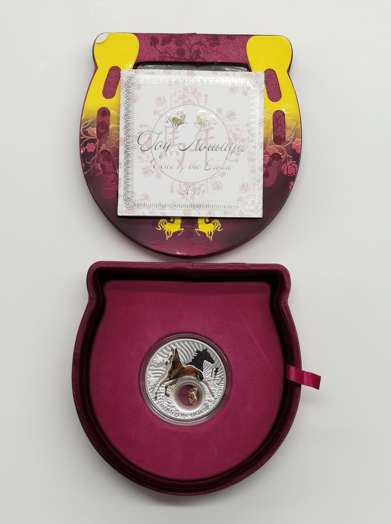 博洋堂世界钱币拍卖第164期（全场包邮） 纽埃2014年2元带银镀金镶嵌物彩色精制银币 中国历法-马年 28.28克925银 发行量：3999 盒证全(彩色部分有开裂起壳）