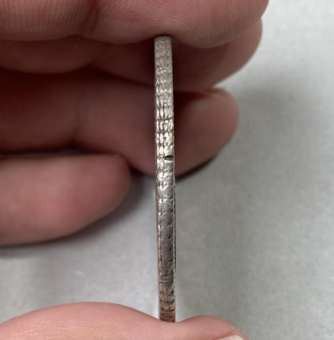 万国钱币拍卖第062期 1817年葡属巴西960R大银币 原味深打七彩环绕 双柱作为底胚非常明显 收藏品质