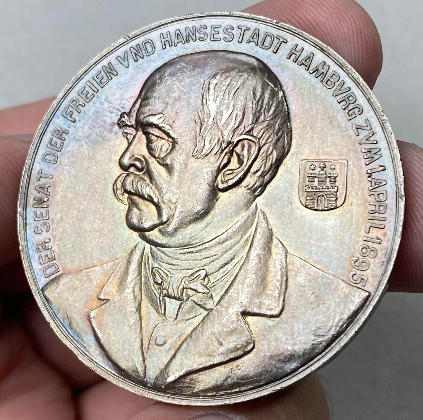 万国钱币拍卖第062期 1895年德国帝国的掌舵领航员俾斯麦80大寿“圣·俾斯麦屠龙”纪念大银章 俾斯麦最为经典设计之一 熟美欧陆五彩环绕非常漂亮 42mm 29.9g