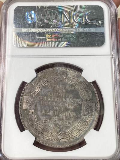 NGC MS65 1826年德国巴伐利亚路德维希一世纪念马克西米利安大学迁移大泰勒 为纪念马克西米利安大学从兰茨胡特迁至慕尼黑 路德维希一世敕令发行此枚泰勒加以纪念 双面原味厚重欧陆五彩裹身 底板类精制质感  是历史泰勒中不可多得顶级BU典藏级品质