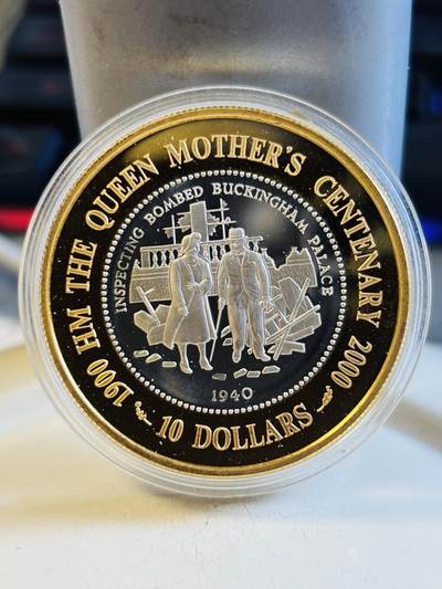 第193期拍卖 - 所罗门群岛2000年女王视察轰炸后的伦敦镀金银币，925银镀金，28.28克，有氧化