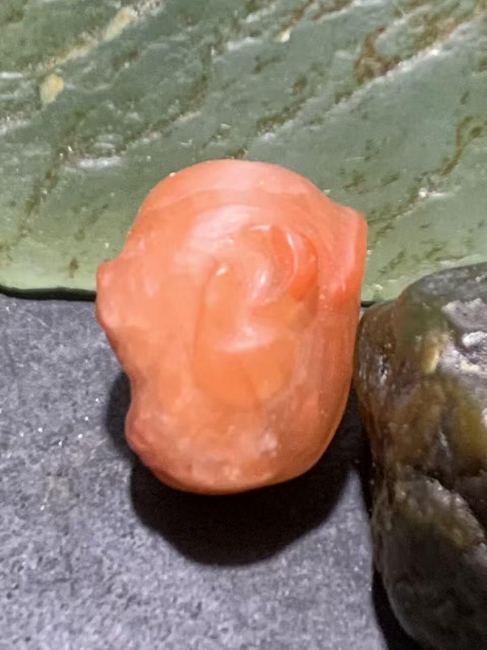 精美亚光川料南红玛瑙雕刻不听猴珠子一个，