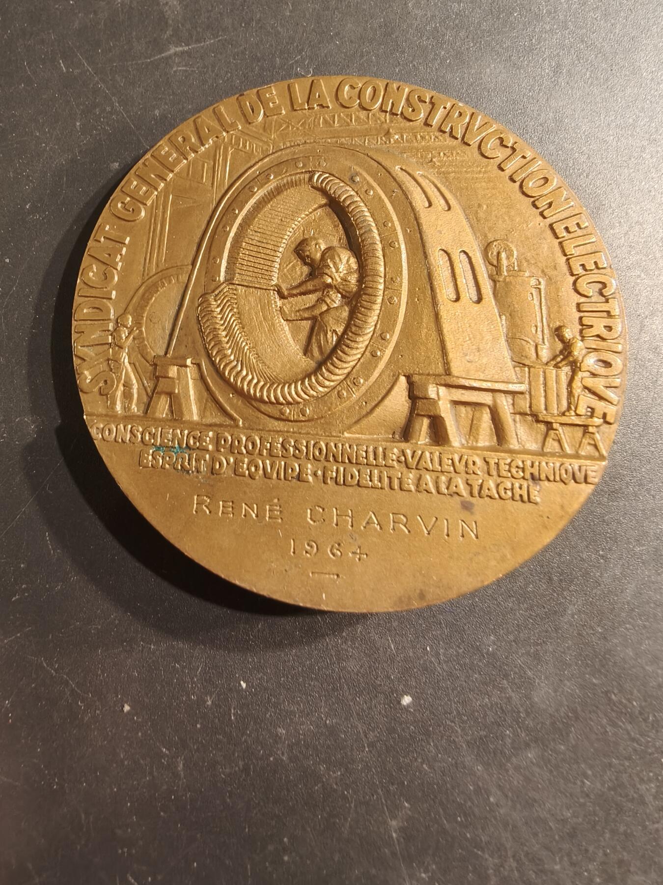 老王徽章第187期 法国电力行业总工会大铜章    原盒无盖    直径66mm    重量163.3g