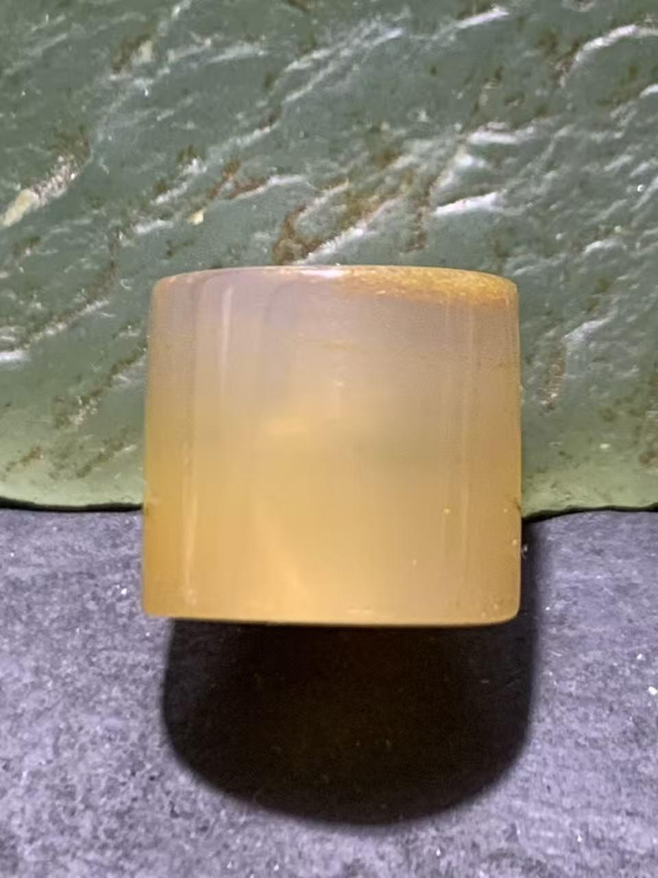 精美高玉化亚光冻料飘金沙鸡油黄战国红玛瑙手工俏色巧雕万字符墩子一个