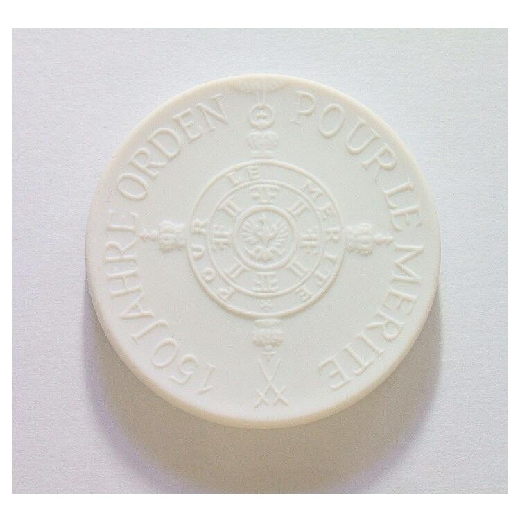 【旋风钱币】3月21日19:00准时开拍 精美欧洲币章、银币银章、第三帝国钱币等 全场包邮！ 德国大科学家亚历山大洪堡 白色高浮雕大陶章 40MM