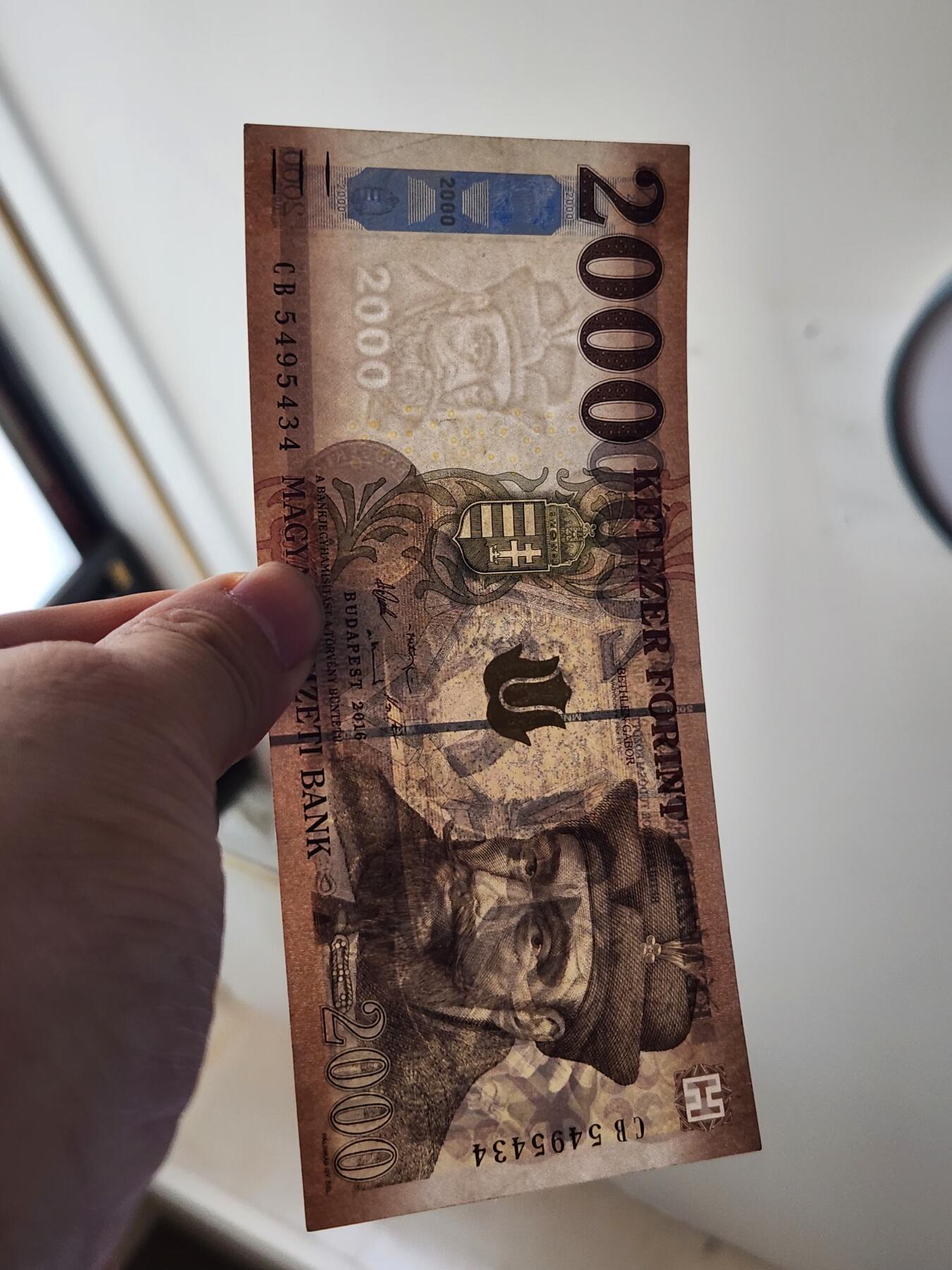 3月14号晚上8点 外国纸币自动截拍第38场 匈牙利2000近新精美