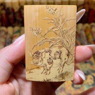听雨轩（75）竹牌专场 - 留青工艺竹牌手把件4*6cm  猪