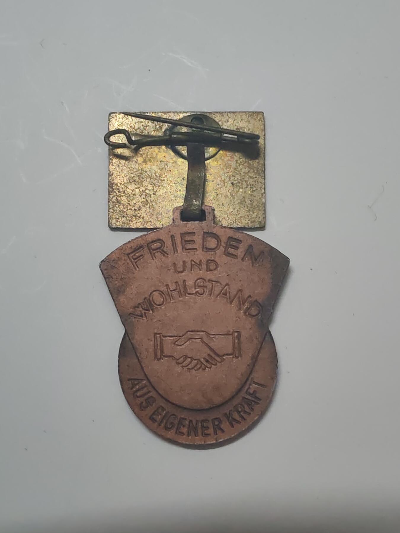 韵星假日军品类拍卖第46期 -- Rimey Holidays Militaria Auction 46 民主德国1954五年计划劳动模范奖章