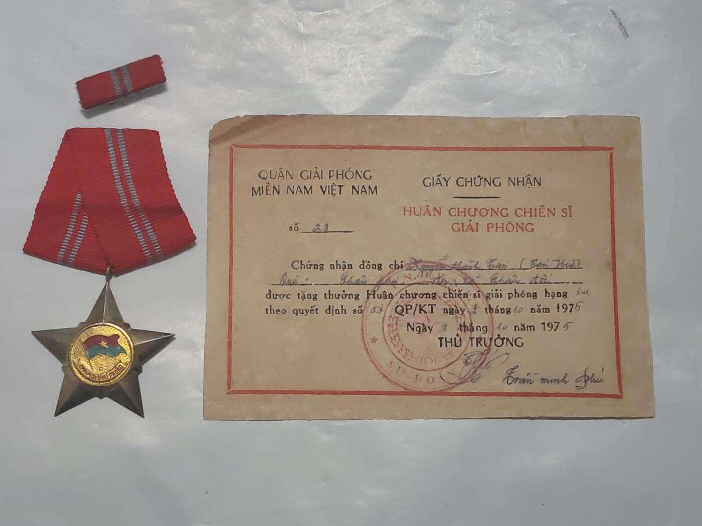 韵星假日军品类拍卖第46期 -- Rimey Holidays Militaria Auction 46 越南南方共和国（越共）二级解放战士勋章带证略