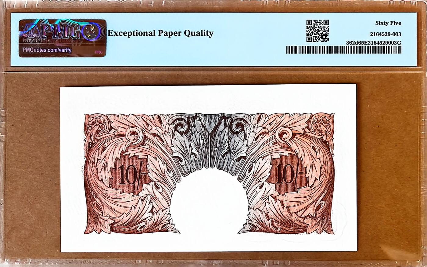 【Blue Auction】✨世界纸币精拍800期盛典——白金之夜🔥🔥🔥  G-【无安全线版稀少 亚军分】英国A序列 1948年10先令 PMG65EPQ 英格兰银行为了防止纳粹伪造纸币而在1940年代初期，于所有纸币上运用了最新发明的埋藏式安全线技术。二战结束后为了节省印钞成本，使用了当时还未销毁的一小部分战前无安全线的印钞纸张，于1948年印刷发行了最后一批无安全线的A序列纸币，这个版本由于仅为消耗纸张库存而存在，发行和存世量极小，是A序列中最难找的版本之一