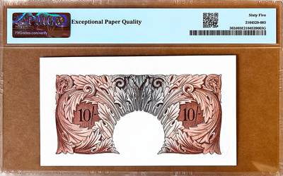 【Blue Auction】✨世界纸币精拍800期盛典——白金之夜🔥🔥🔥  G-【无安全线版稀少 亚军分】英国A序列 1948年10先令 PMG65EPQ 英格兰银行为了防止纳粹伪造纸币而在1940年代初期，于所有纸币上运用了最新发明的埋藏式安全线技术。二战结束后为了节省印钞成本，使用了当时还未销毁的一小部分战前无安全线的印钞纸张，于1948年印刷发行了最后一批无安全线的A序列纸币，这个版本由于仅为消耗纸张库存而存在，发行和存世量极小，是A序列中最难找的版本之一