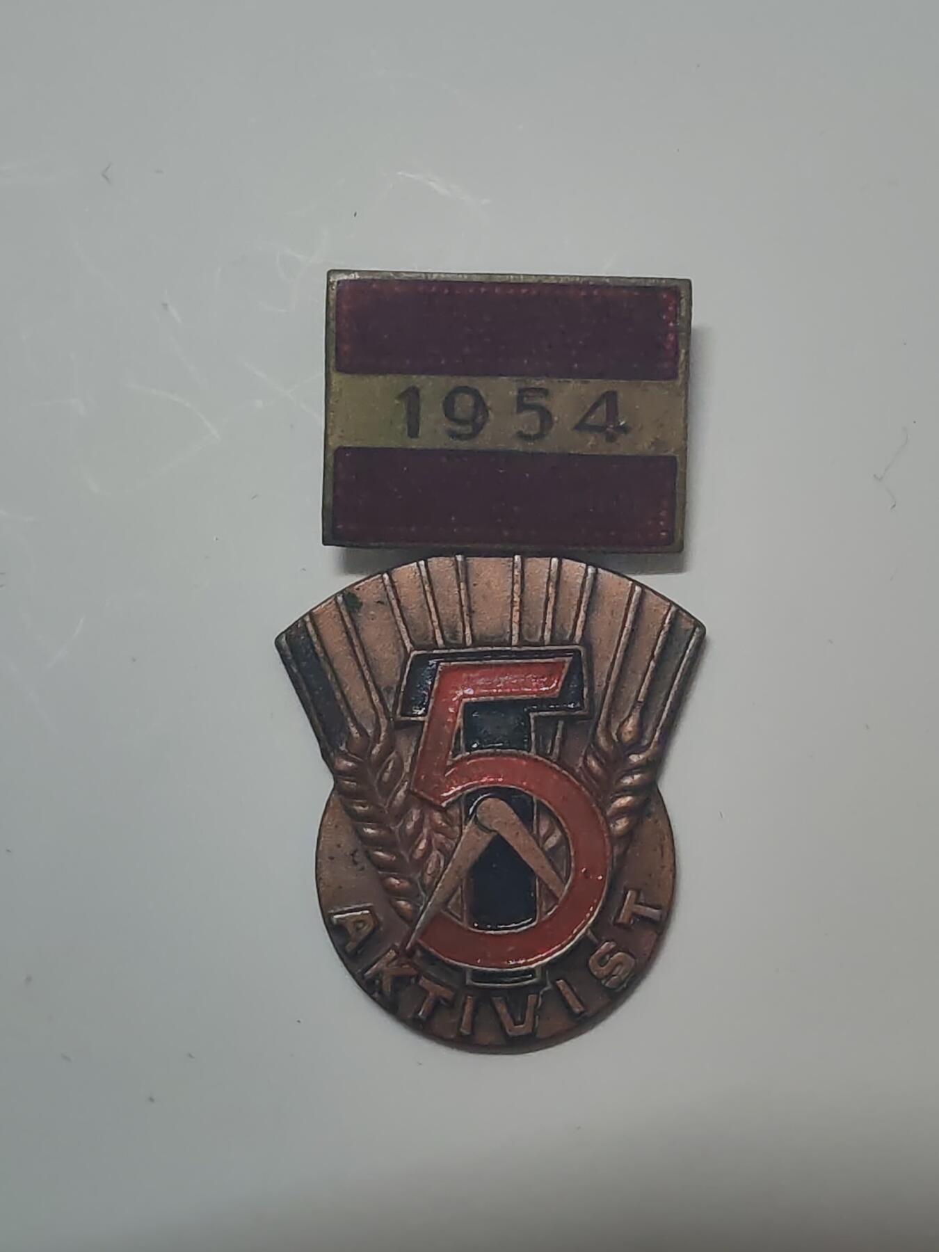 韵星假日军品类拍卖第46期 -- Rimey Holidays Militaria Auction 46 民主德国1954五年计划劳动模范奖章