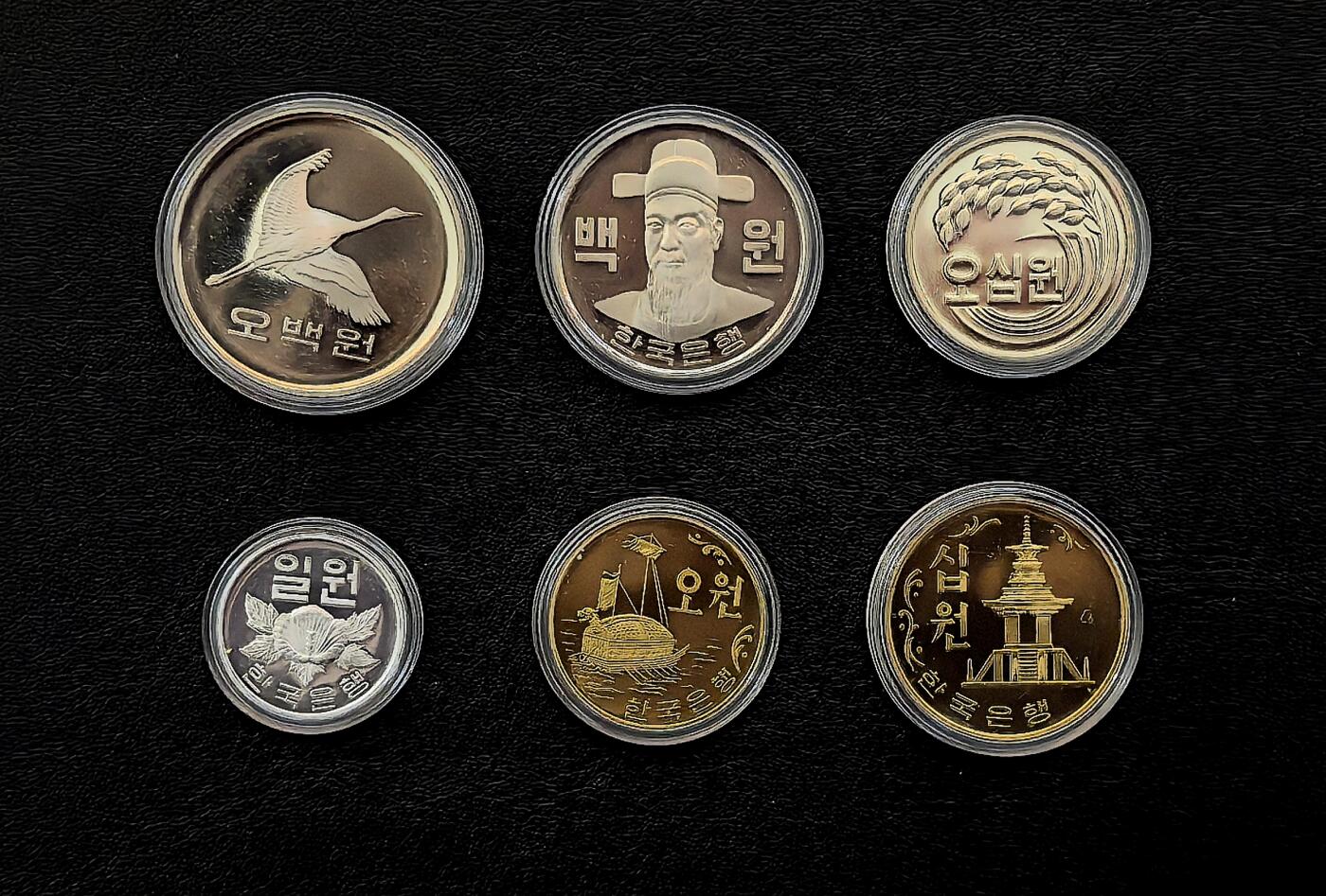 凡希社世界钱币微拍第三百二十一期 珍！1982韩国银行精铸PS六枚套原厂盒证，当代韩国铸币的代表性品种，PS藏家不容错失的经典套装，2022SBP秋拍落槌8400美金。