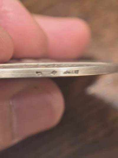 欧洲银章、铜章，大优惠起拍价都是银价计算 1915年法国图尔宽46.2克（Tourcoing）工业学校银质奖章 这是一枚为表彰在图尔宽工业学校商业专业表现优异的学生而颁发的银质奖章