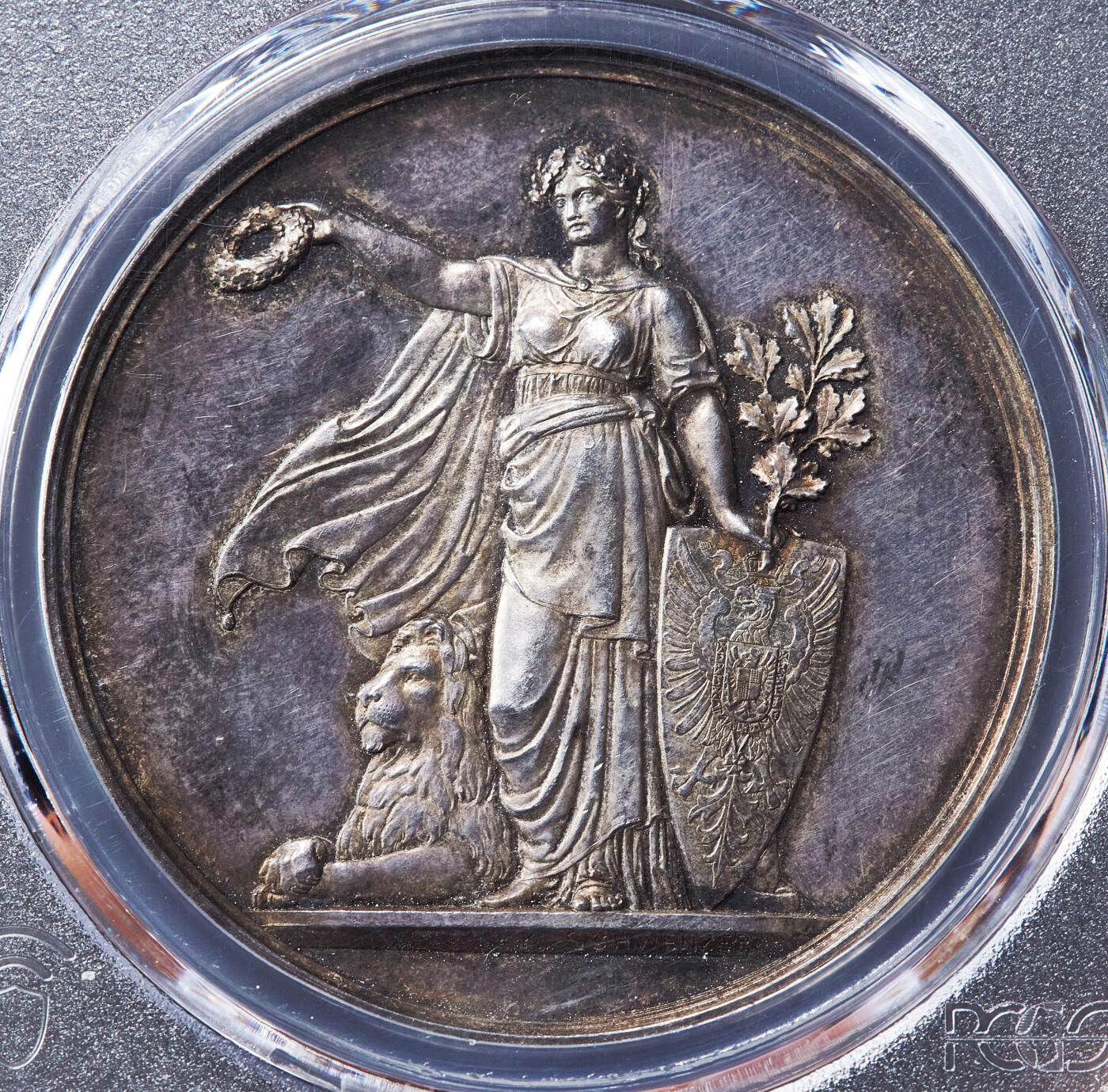 【俄甄集藏】2026年(049)03-18星期三 晚 19:30 全场包邮 德国1875年日耳曼女神站像与城市纹章纪念斯图加特联邦射击节大银章，PCGS SP63，酱彩老包浆，高浮雕，底板凝霜，设计精美