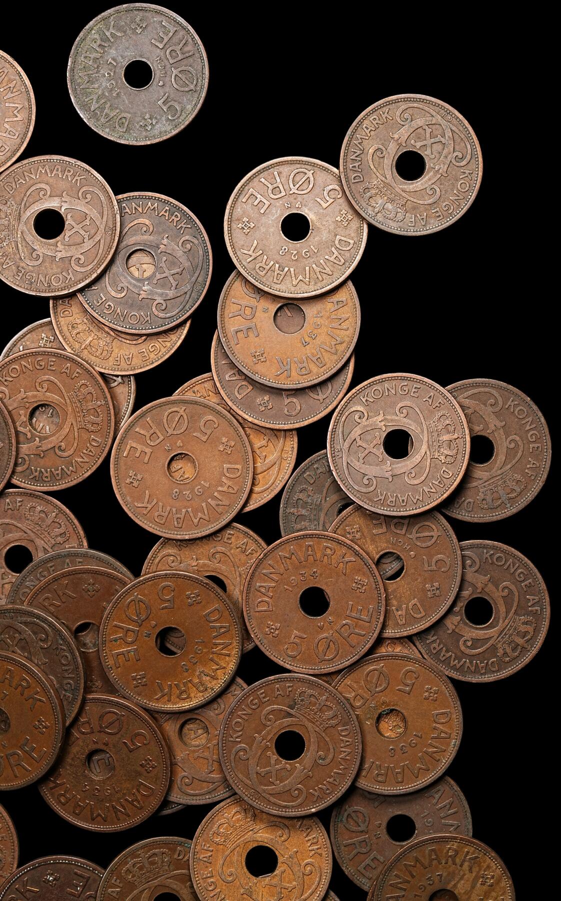 修遠堂世界钱币第107期 丹麦中孔2欧尔铜币59枚，1927-1940年