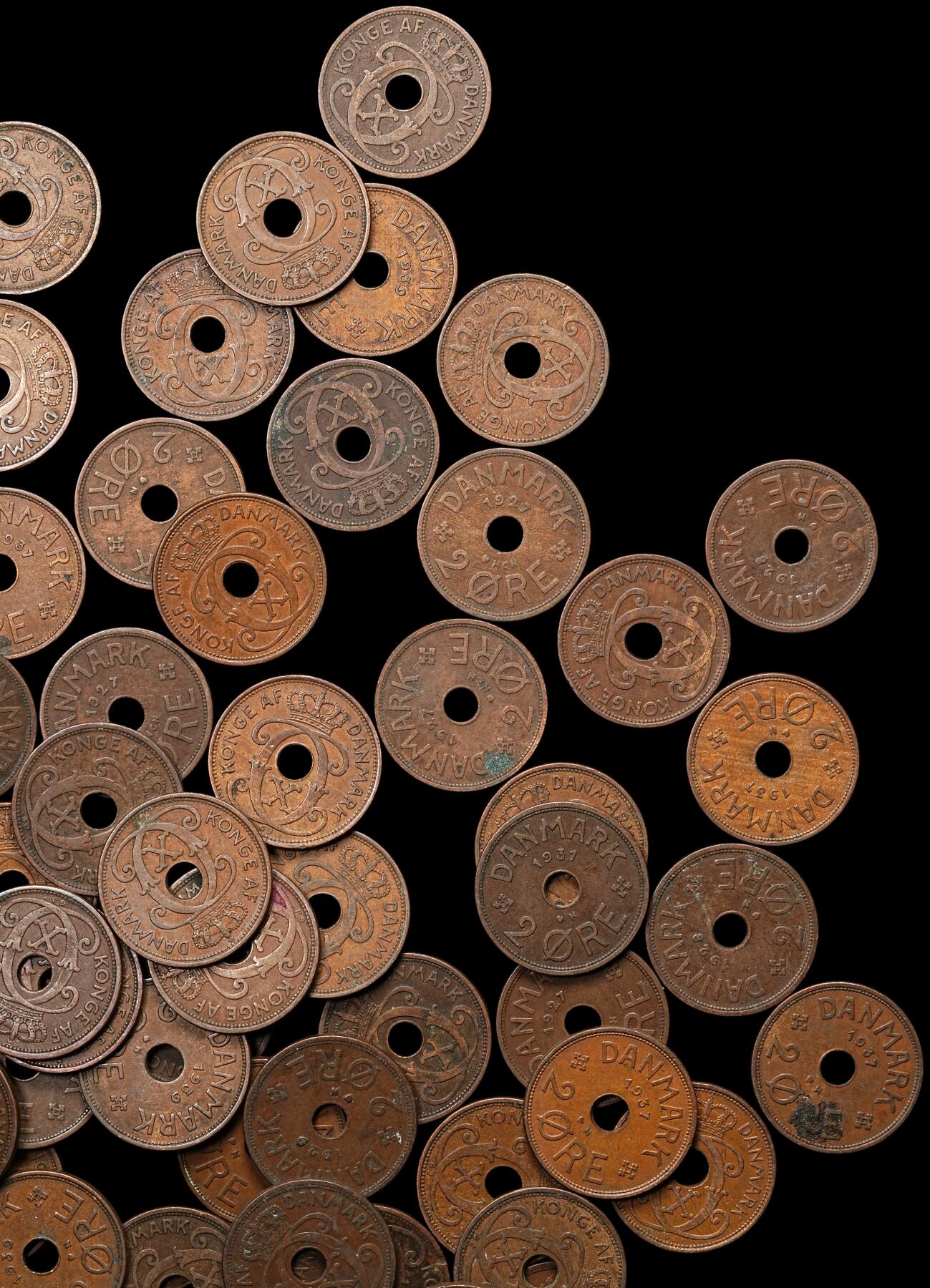 修遠堂世界钱币第107期 丹麦中孔2欧尔铜币83枚，1927-1940年