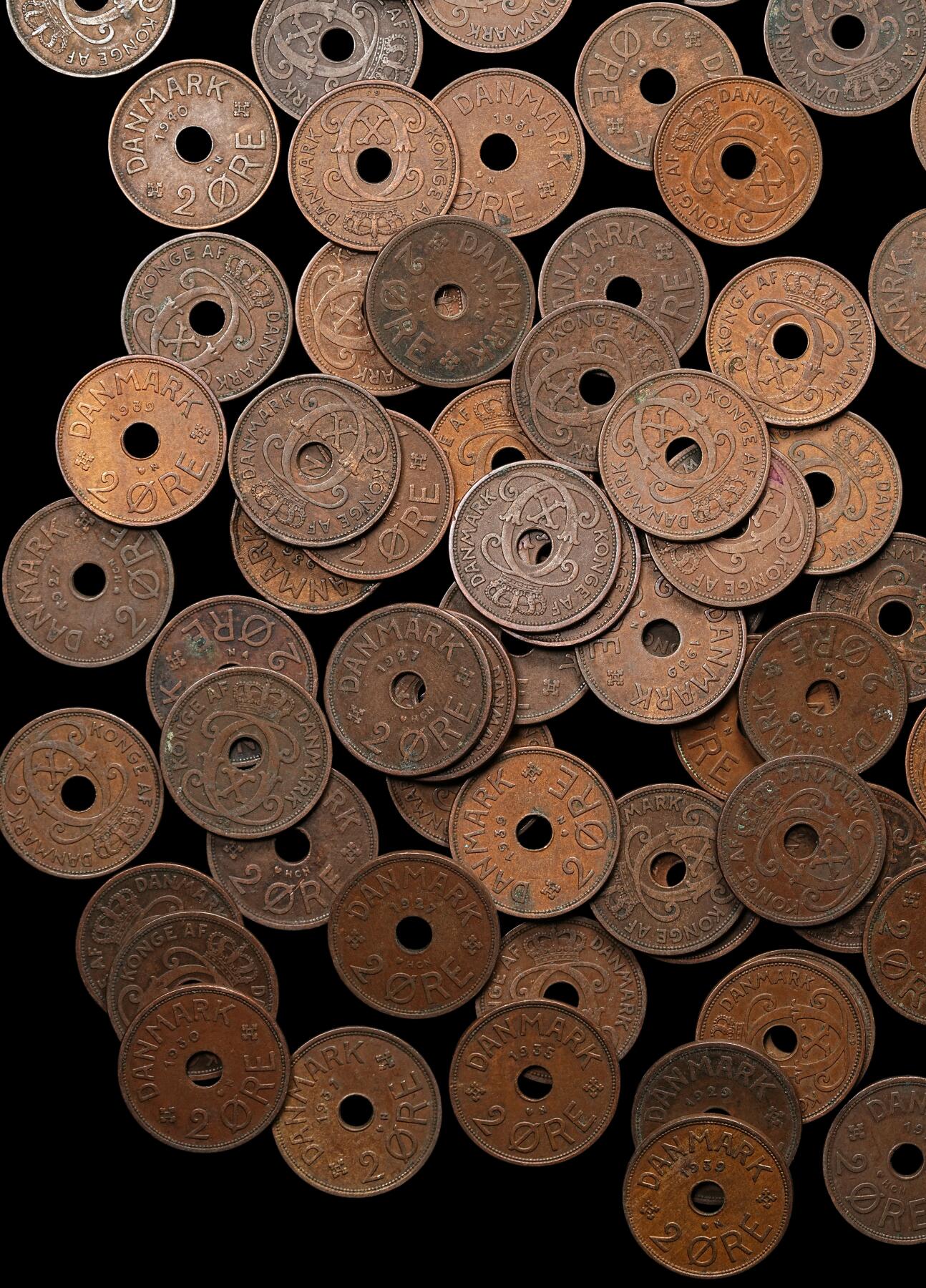 修遠堂世界钱币第107期 丹麦中孔2欧尔铜币83枚，1927-1940年