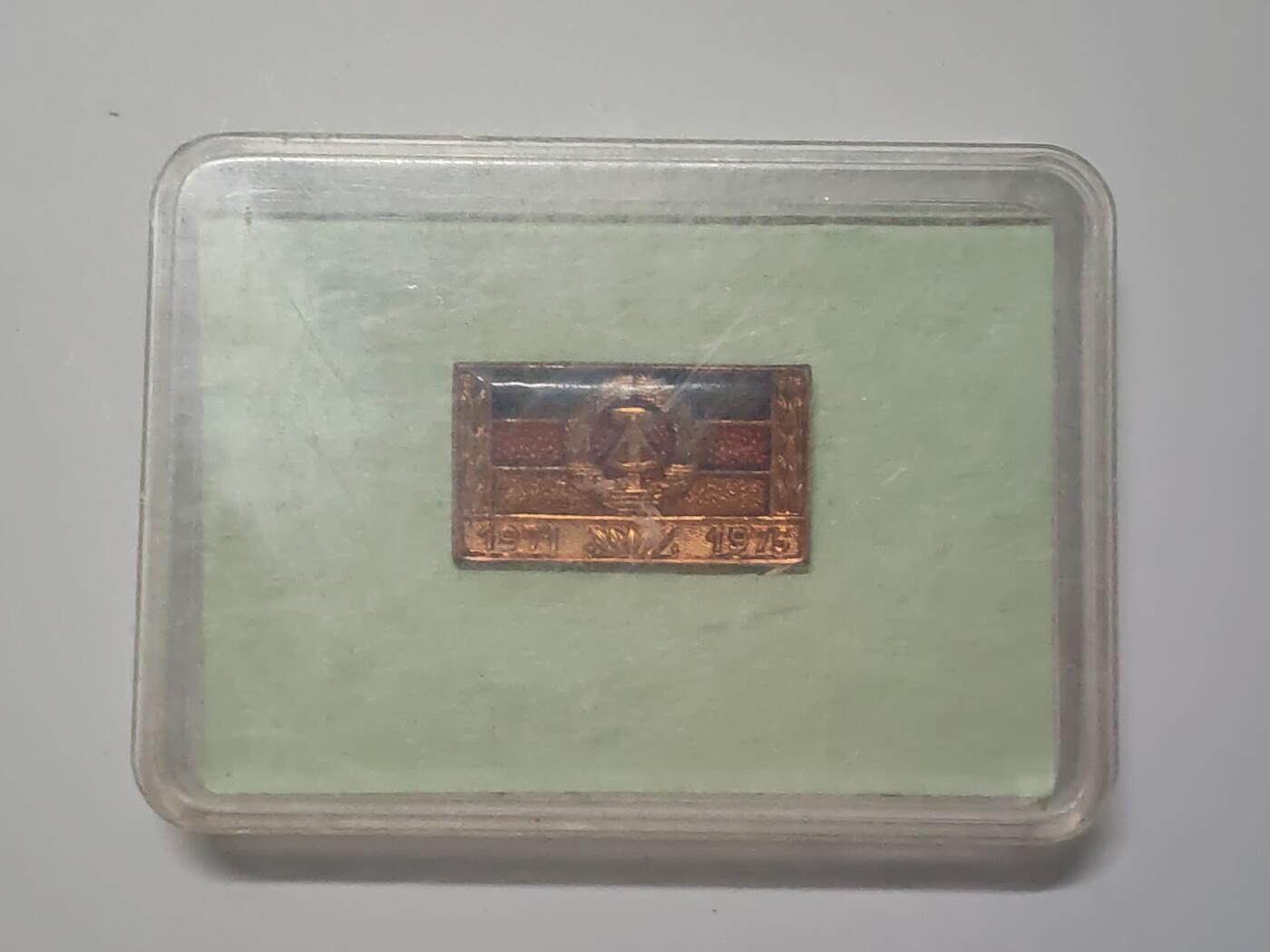 韵星假日军品类拍卖第46期 -- Rimey Holidays Militaria Auction 46 民主德国集体劳动荣誉五次获得带原盒 1971-1975