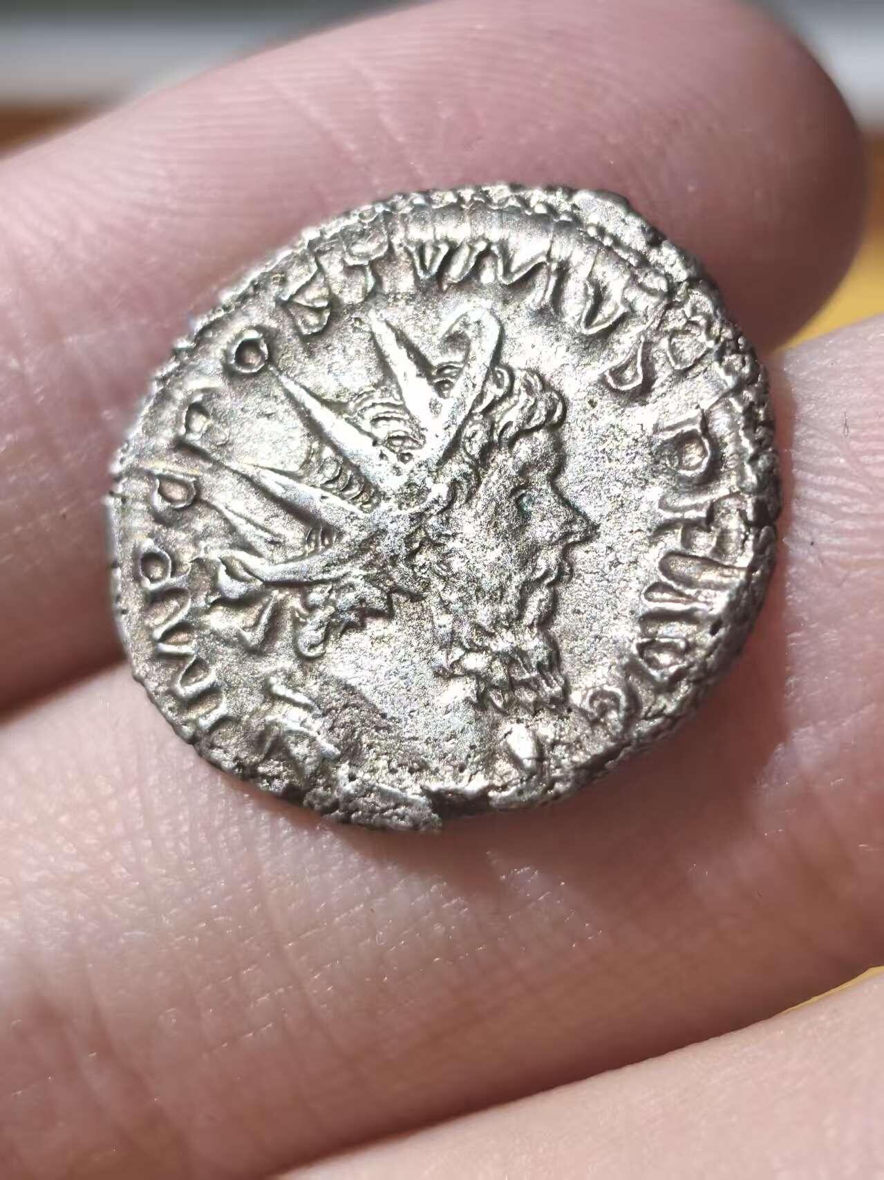 星盘世界钱币拍卖 古罗马三世纪危机 - 高卢帝国波斯杜慕斯安敦尼安银币，背面朱庇特手持权杖和闪电 ，双面深打，该品种这种状态稀少 