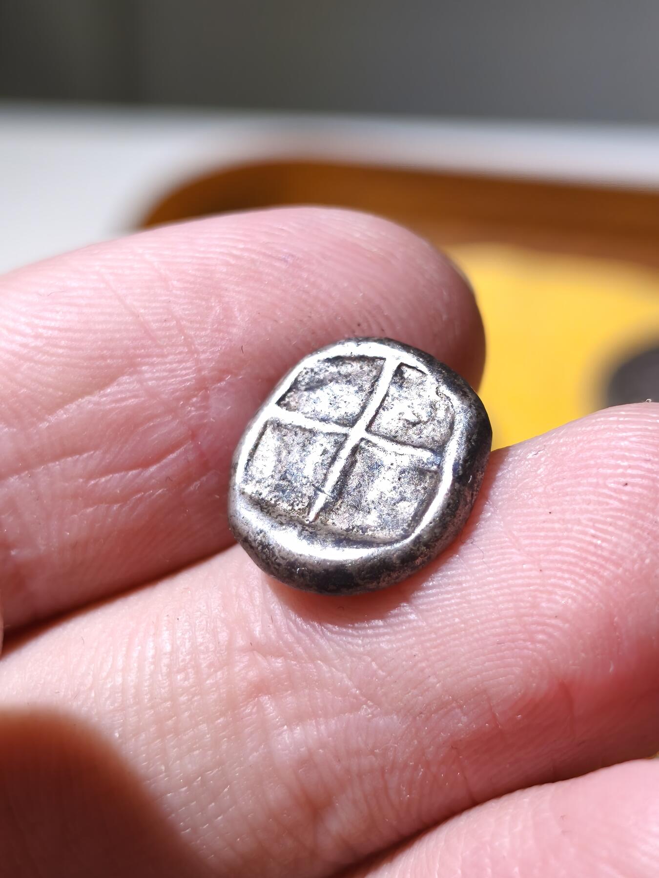 星盘世界钱币拍卖 精品！古希腊以弗所小蜜蜂半德拉克马银币，正面是小蜜蜂，背面是四格戳记，这枚品相不错，打制清晰居中，保留原始包浆，底板非常非常好且铭文清晰，比较难得，非常受欢迎且漂亮的品种