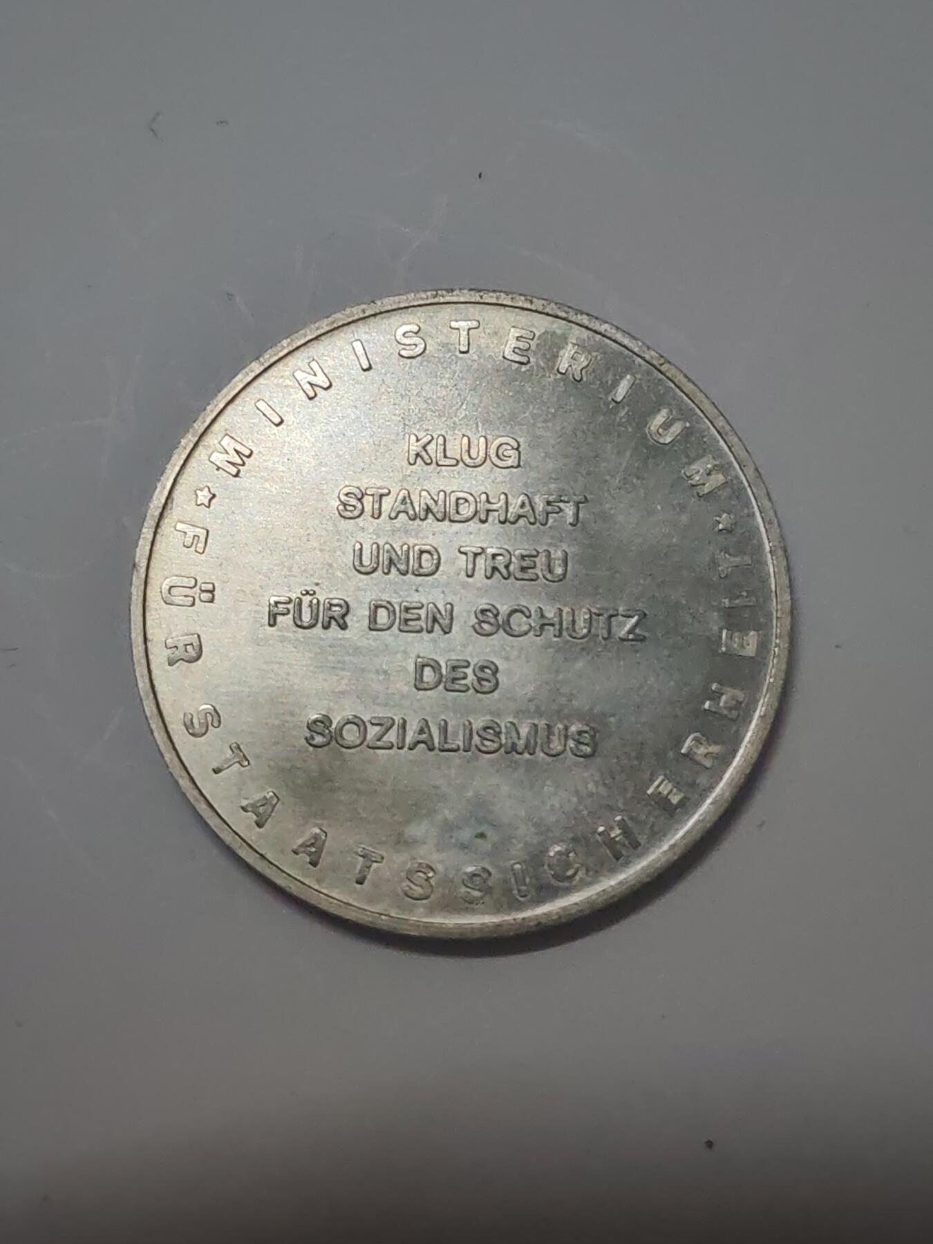 韵星假日军品类拍卖第46期 -- Rimey Holidays Militaria Auction 46 伊尔丝施托贝女士纪念币，著名红色间谍德国记者，隶属于苏联阵营，参加地下组织“红色乐团”，后被纳粹杀害