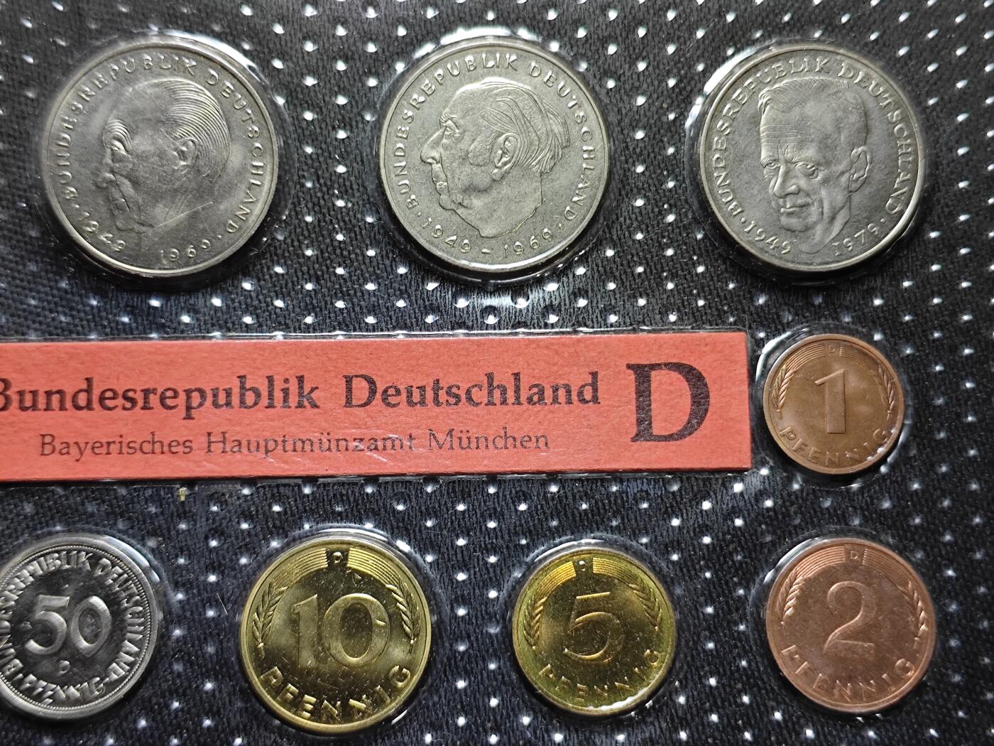 KK钱币收藏小铺   套币专场 2月预留时间 周末发货