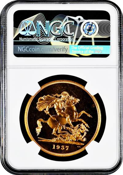 【Blue Auction】✨世界纸币精拍800期盛典——白金之夜🔥🔥🔥 G-英国 乔治六世 1937年5镑马剑大金币 发行量5500枚 NGC PF63+CAM  40g大金的手感令人无法抗拒，加上高浮雕深度镜面堪称视觉与触觉的双重享受，在黄金价格的影响下5镑大金的价格也以肉眼可见的价格上涨，不管是钱币爱好者还是黄金爱好者，此枚高质量乔六5镑都不失为一个好选择 