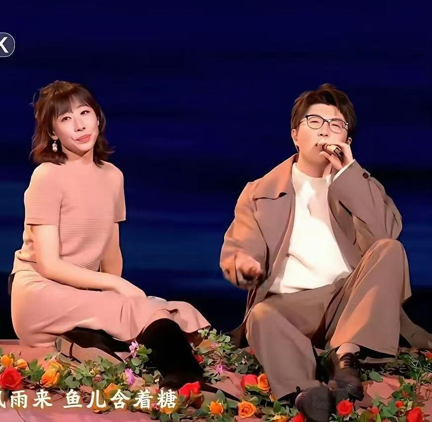 零元拍： 任素汐亲签2026总台马年春晚CMG出品“大吉大利”春条。