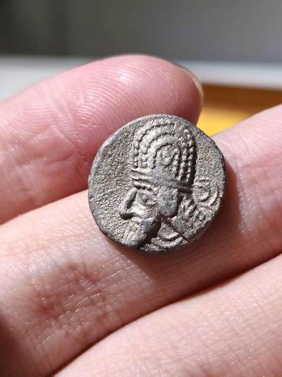 星盘世界钱币拍卖 - 中世纪 - 丝绸之路 - 古典币专场 - 罕见！波西斯 纳巴特 一德拉克马银币 希腊化时代波斯地区造币