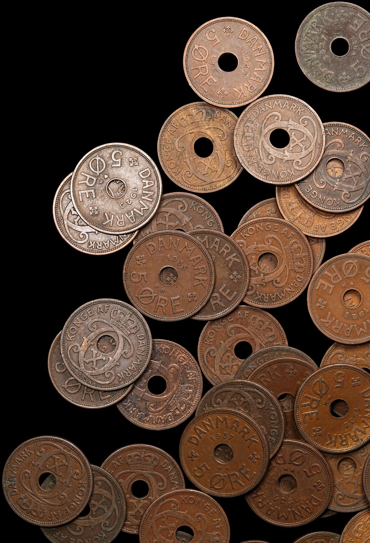 修遠堂世界钱币第107期 丹麦中孔2欧尔铜币59枚，1927-1940年