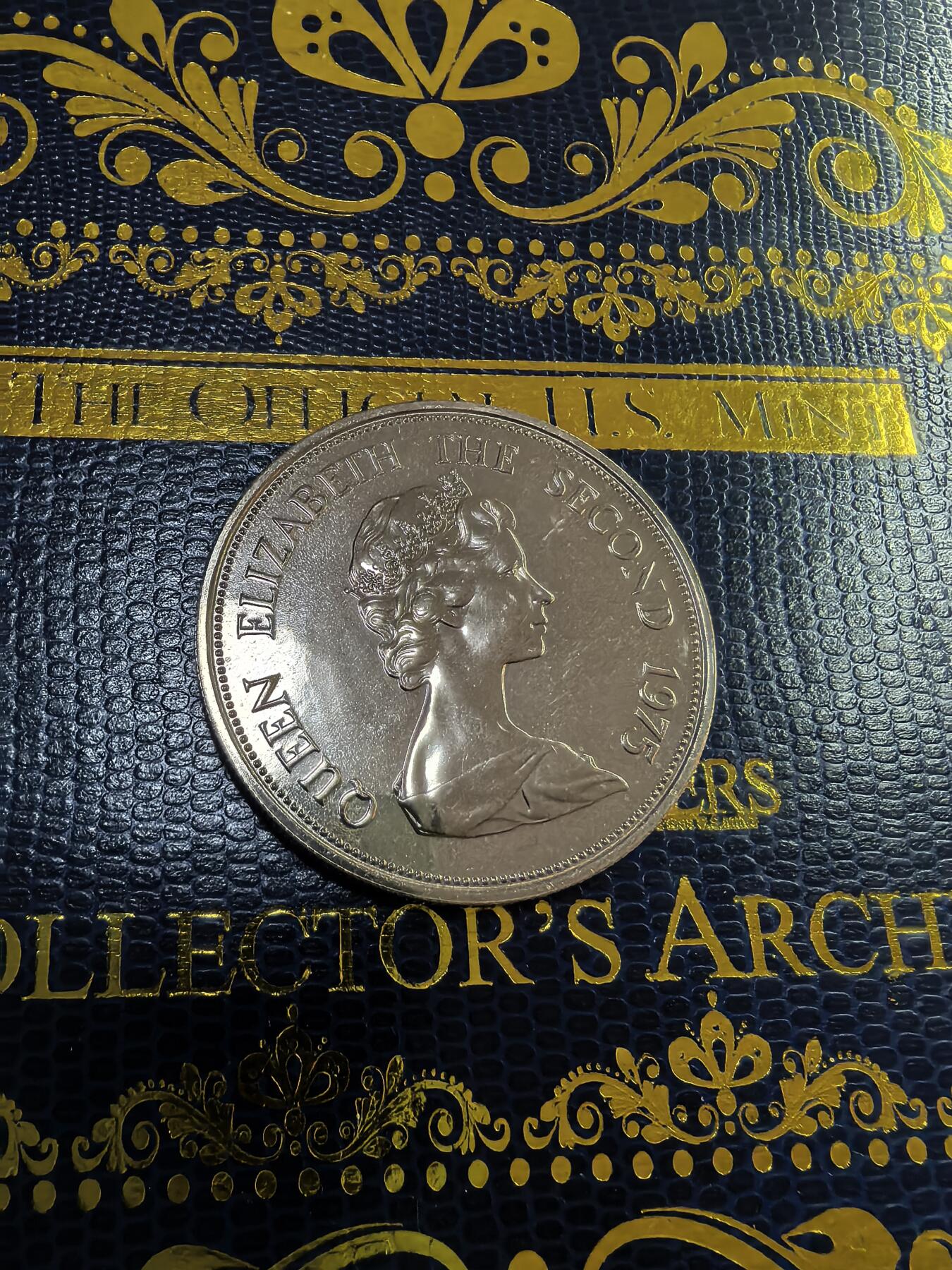 长老汇马年精选第九场拍卖 1975 毛里求斯红隼50卢比银币，32.12克500银