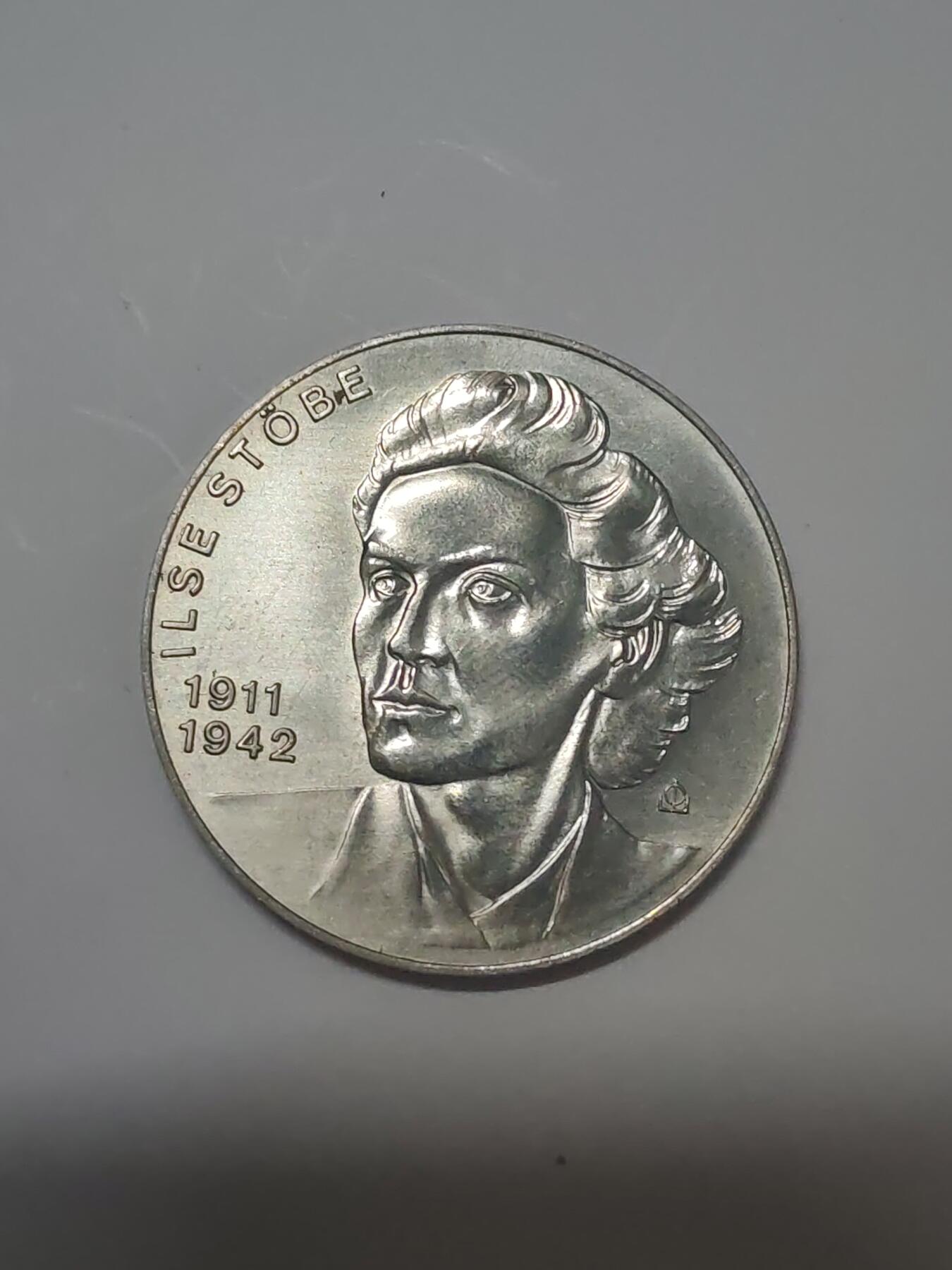 韵星假日军品类拍卖第46期 -- Rimey Holidays Militaria Auction 46 伊尔丝施托贝女士纪念币，著名红色间谍德国记者，隶属于苏联阵营，参加地下组织“红色乐团”，后被纳粹杀害