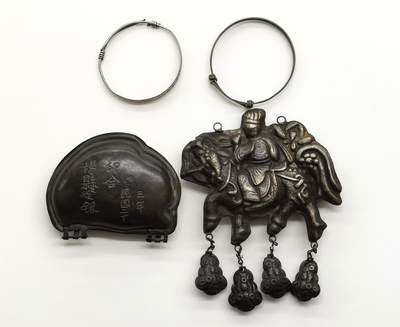 博洋堂世界钱币拍卖第165期（全场包邮） - 杂银件一批四个，含两个民国手环，晚清民国印盒一个，晚清麒麟送子挂件一个，共重120.8g