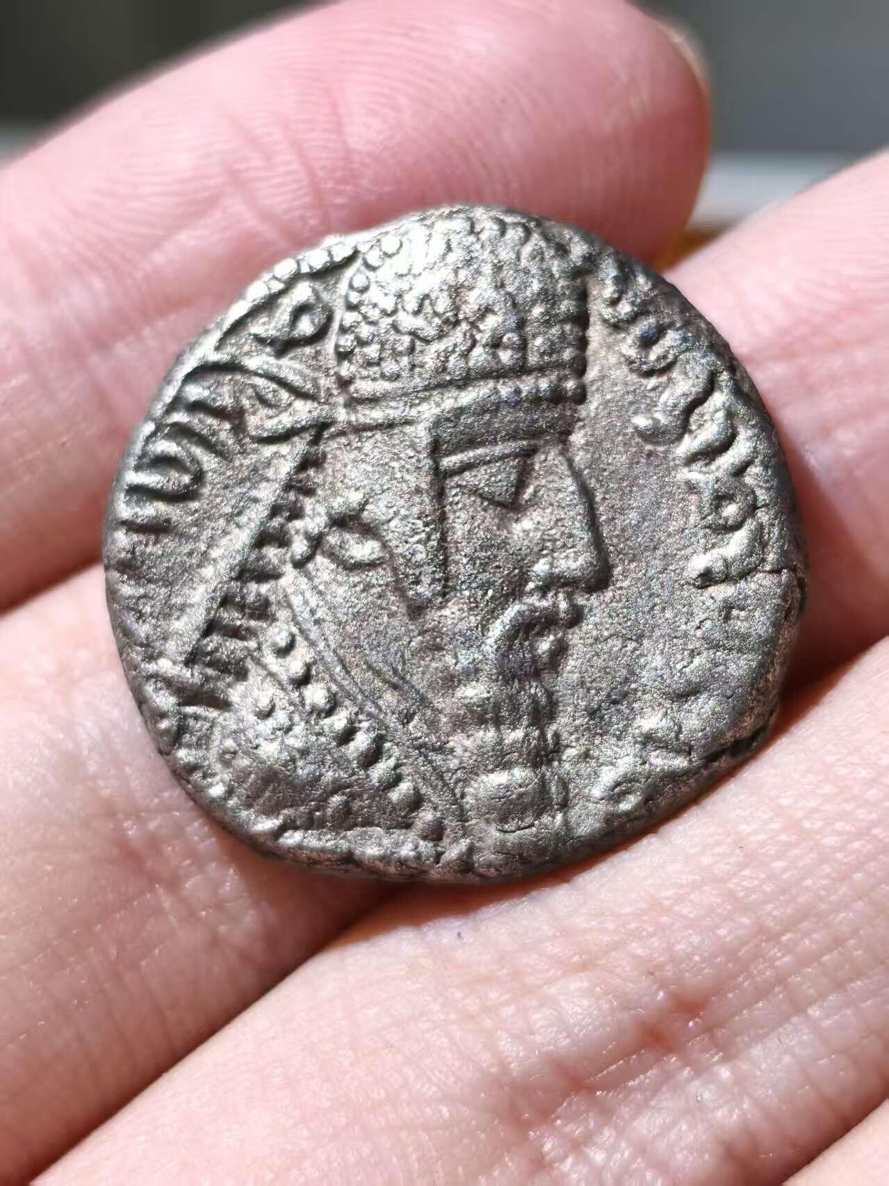 星盘世界钱币拍卖 少见精品！阿达希尔一世4德拉克马银币，品相非常不错，打制居中，阿达西尔一世是萨珊帝国开国之君，公元224—242年在位，非常出名的品种，最近也很热门