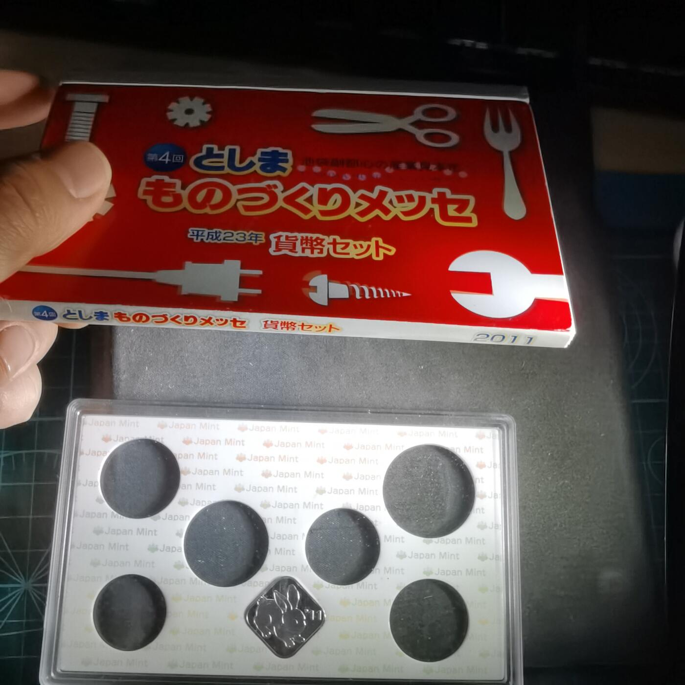 沼泽如烟--第1022场 2011兔年生肖章纯银章4.3克带原盒