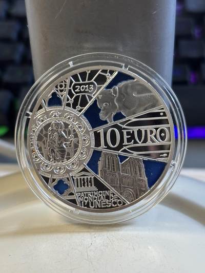 第193期拍卖 - 法国2013年巴黎圣母院850周年通透彩色精制银币，900银，21克，发行10000枚