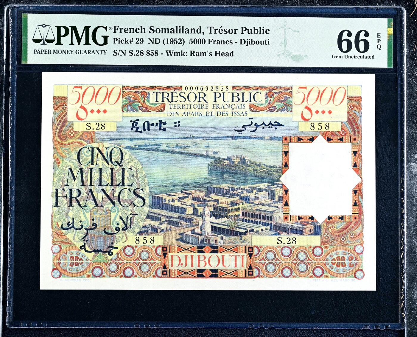 【Blue Auction】✨世界纸币精拍800期盛典——白金之夜🔥🔥🔥 F-【实钞唯一冠军分 858小雷达号 大珍】法属索马里兰1952年5000法郎 PMG66EPQ （Tresor Public系列中面额最高的纸币，正面海港大场景，背面清真寺特写，十分有非洲特色的底纹环绕。此币上的雕刻图案极为精美，色彩鲜艳，所有设计元素均得到充分展现，令人惊叹。常见都是烂品，此张真正的珍藏品，法属藏家如得此物定会爱不释手）