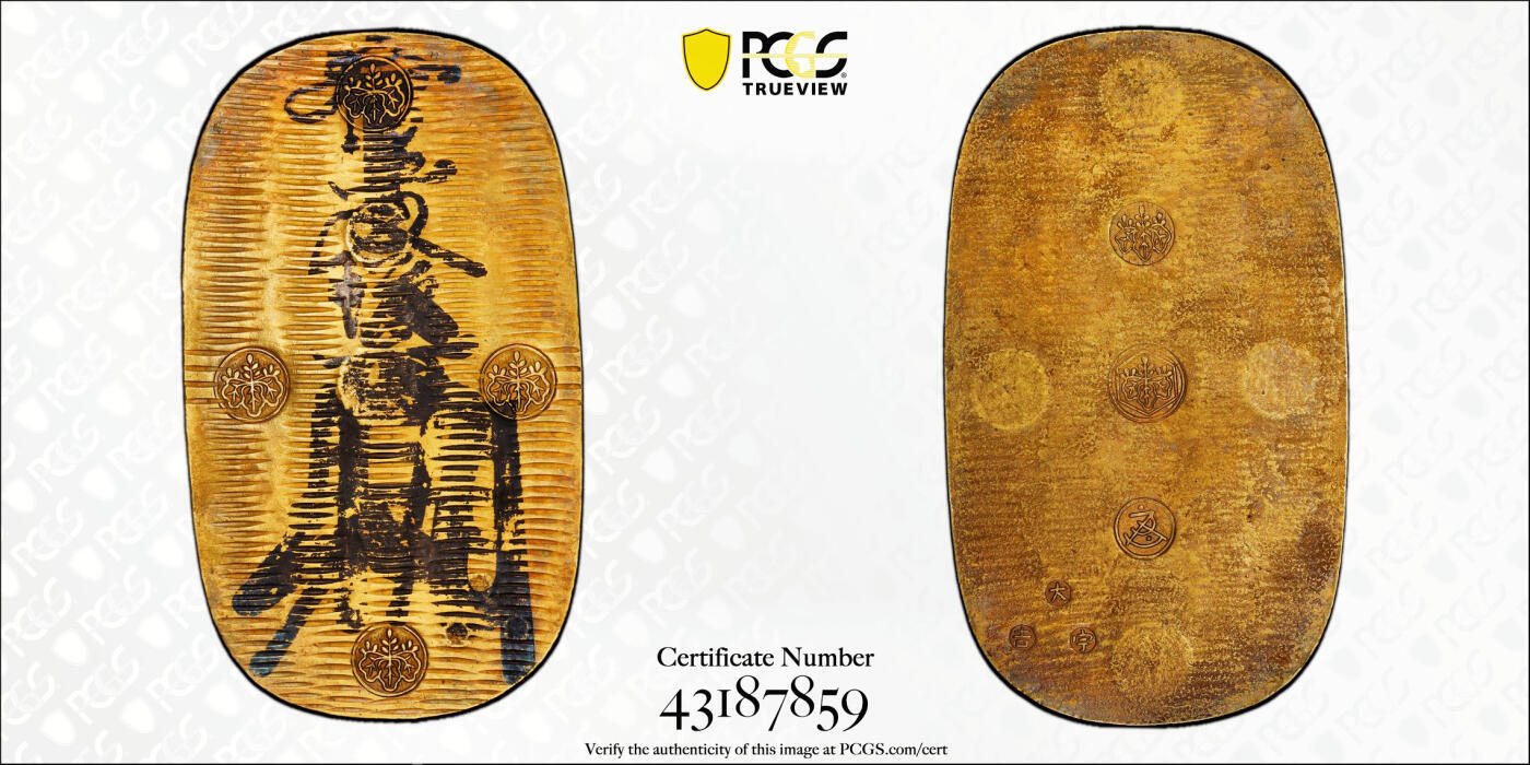 【Blue Auction】✨世界纸币精拍800期盛典——白金之夜🔥🔥🔥 J-【文物级别 季军分】日本万延1860-62年最后一款大判金 重112.79g 沉甸甸超级大 PCGS MS61（该版有2款 此为手工制作的水平齿边版本 古朴的美感 远比机制版的稀少 后面就明治维新用机制圆形金币了）表面有丰臣家十七代金匠后藤典乘所墨判的「拾兩後藤」花押 （早期大判只能用于皇家赏赐、进献、国礼时使用，得几百万一枚。3年前金价未涨的时候UNCD的拍了近3万美金）