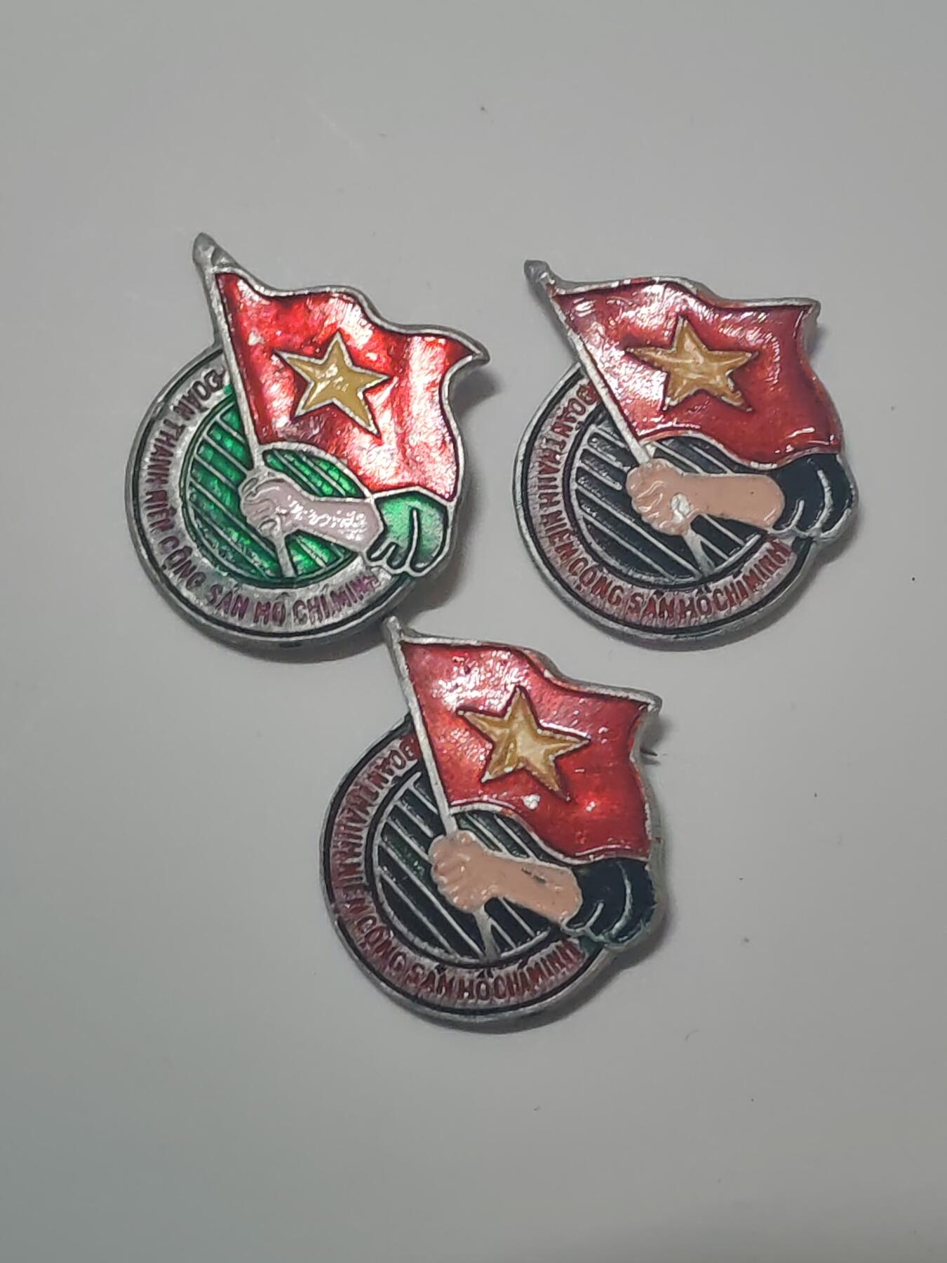 韵星假日军品类拍卖第46期 -- Rimey Holidays Militaria Auction 46 越南社会主义共和国共青团团徽三枚