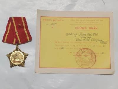 韵星假日军品类拍卖第46期 -- Rimey Holidays Militaria Auction 46 - 越南社会主义共和国一级抗战勋章带证 越战时事迹 高等级