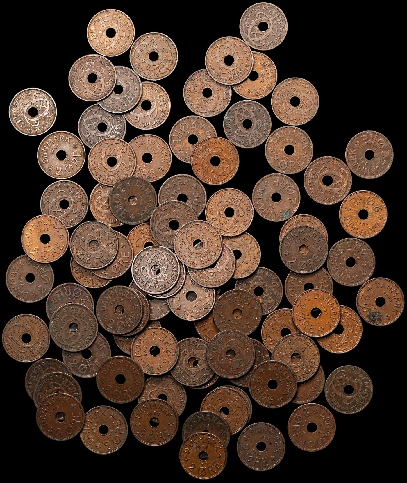 修遠堂世界钱币第107期 丹麦中孔2欧尔铜币83枚，1927-1940年