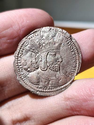 星盘世界钱币拍卖 - 中世纪 - 丝绸之路 - 古典币专场 - 波斯 萨珊王朝 早期沙普尔一世1 德拉克马银币 阿尔达希尔一世之子。他在军事上战胜罗马帝国，曾俘获罗马皇帝瓦勒良，并扩大了帝国疆域，东至白沙瓦，这种很有意思因为他可能是战争赔款造的