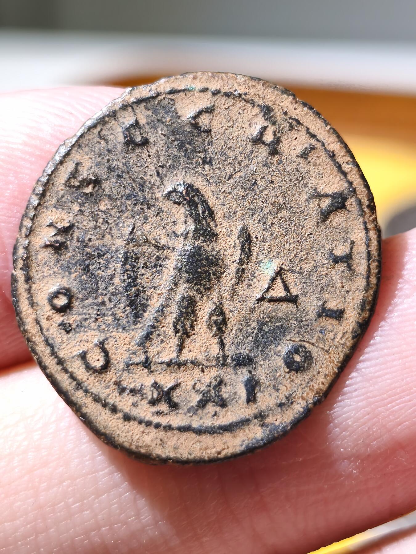 星盘世界钱币拍卖 少见！罗马帝国 三世纪危机 卡鲁斯皇帝 逝后封神纪念币 安东尼安（双迪纳尔）公元283年。卡鲁斯传说死于远征波斯时，在波斯首都泰西风城下被雷电劈死，十分传奇。