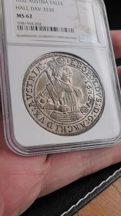 凡希社世界钱币微拍第三百二十一期 荐！1632神罗蒂罗尔大公利奥波德五世戎装像泰勒大银NGC-MS62，欧陆中度灰彩，侧光下呈现香槟金包浆，三十年战争时期铸造，高品存世稀少！（视频参考）