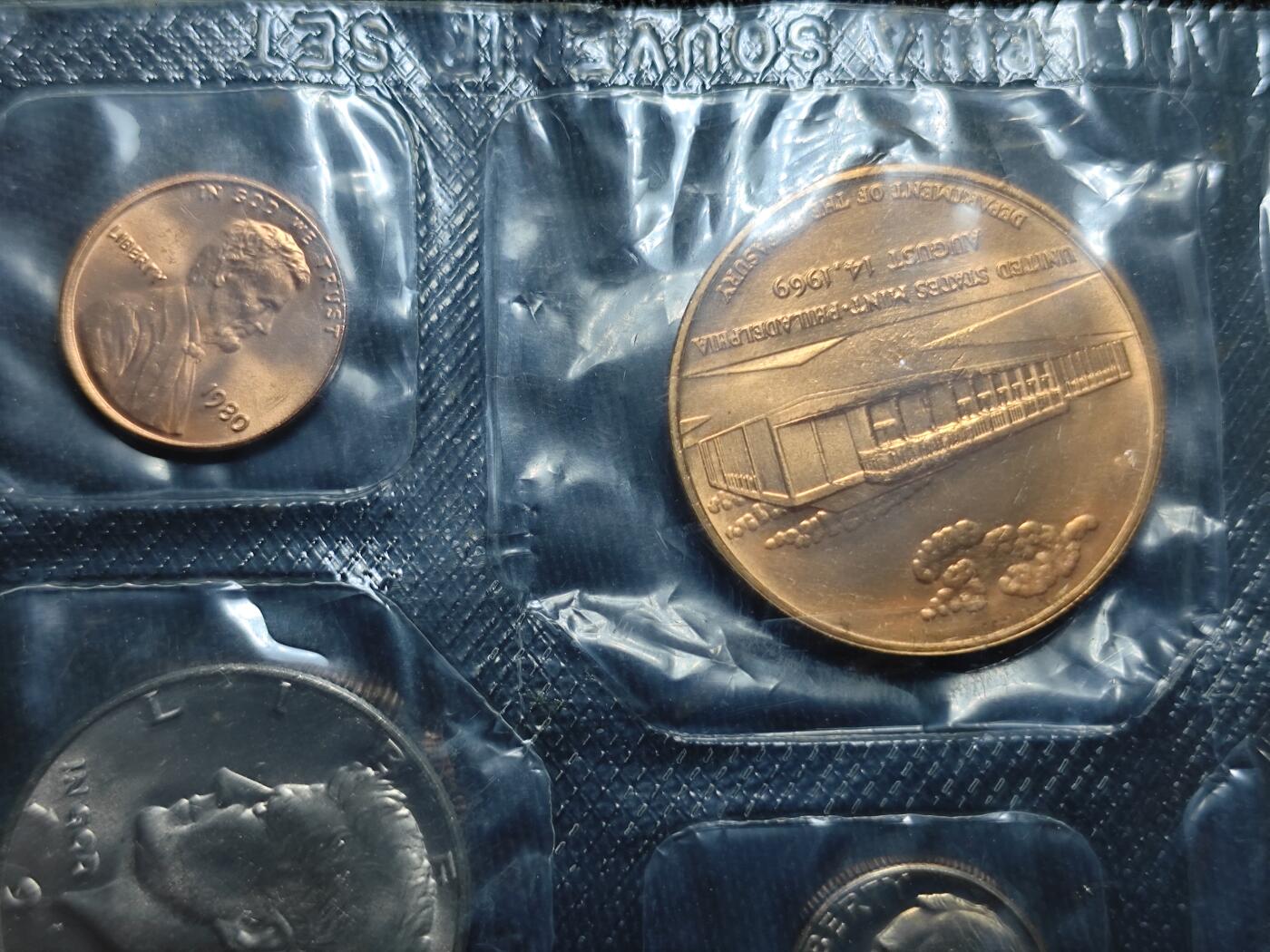 KK钱币收藏小铺   套币专场 2月预留时间 周末发货  美国1980年清年套币 带造币厂纪念铜章