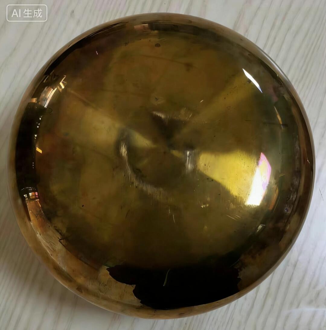 汤婆子 王大隆汤婆子 暖手壶纯铜 早期錾刻工艺暖手宝汤婆子 ，做工精致中华老字号纯手工全品相绝对无任何磕碰五彩斑斓比全新更显漂亮。 灯光下实物在手更显流光溢彩，光芒耀眼。 原始包装原始发票。18ⅹ11ⅹ2斤装水3斤6保温时间24小时[灯泡]