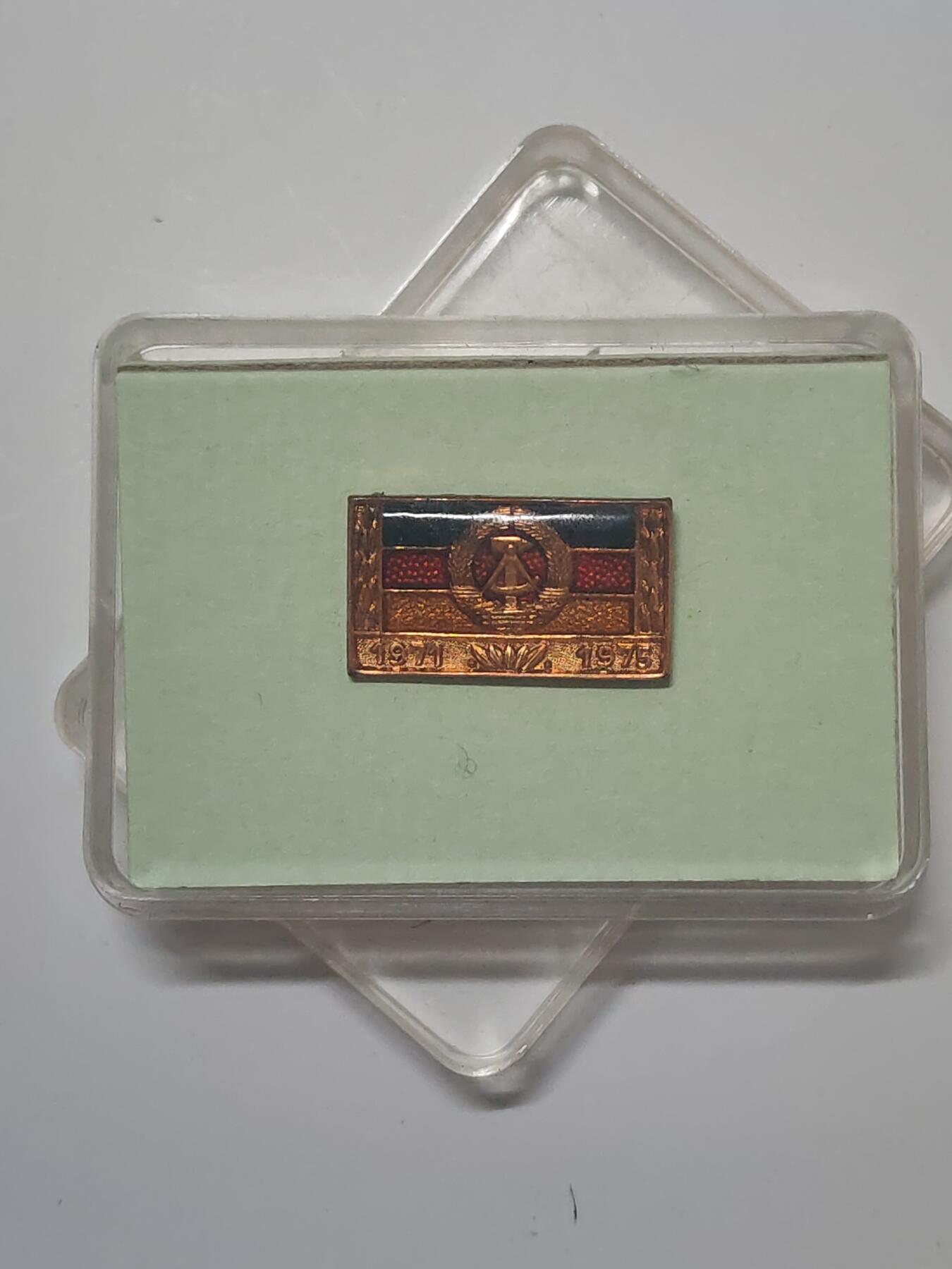 韵星假日军品类拍卖第46期 -- Rimey Holidays Militaria Auction 46 民主德国集体劳动荣誉五次获得带原盒 1971-1975